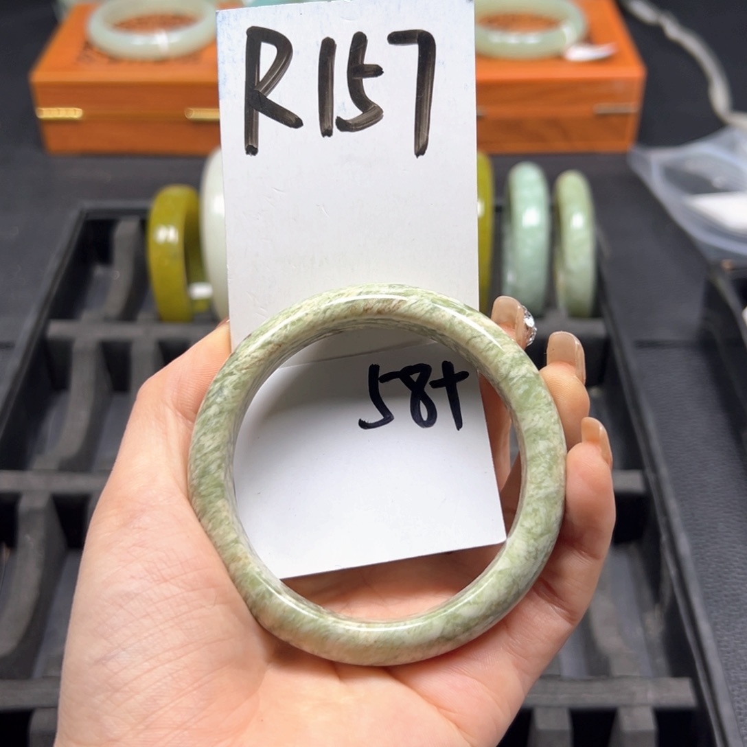 蛇纹石玉手镯未镶嵌