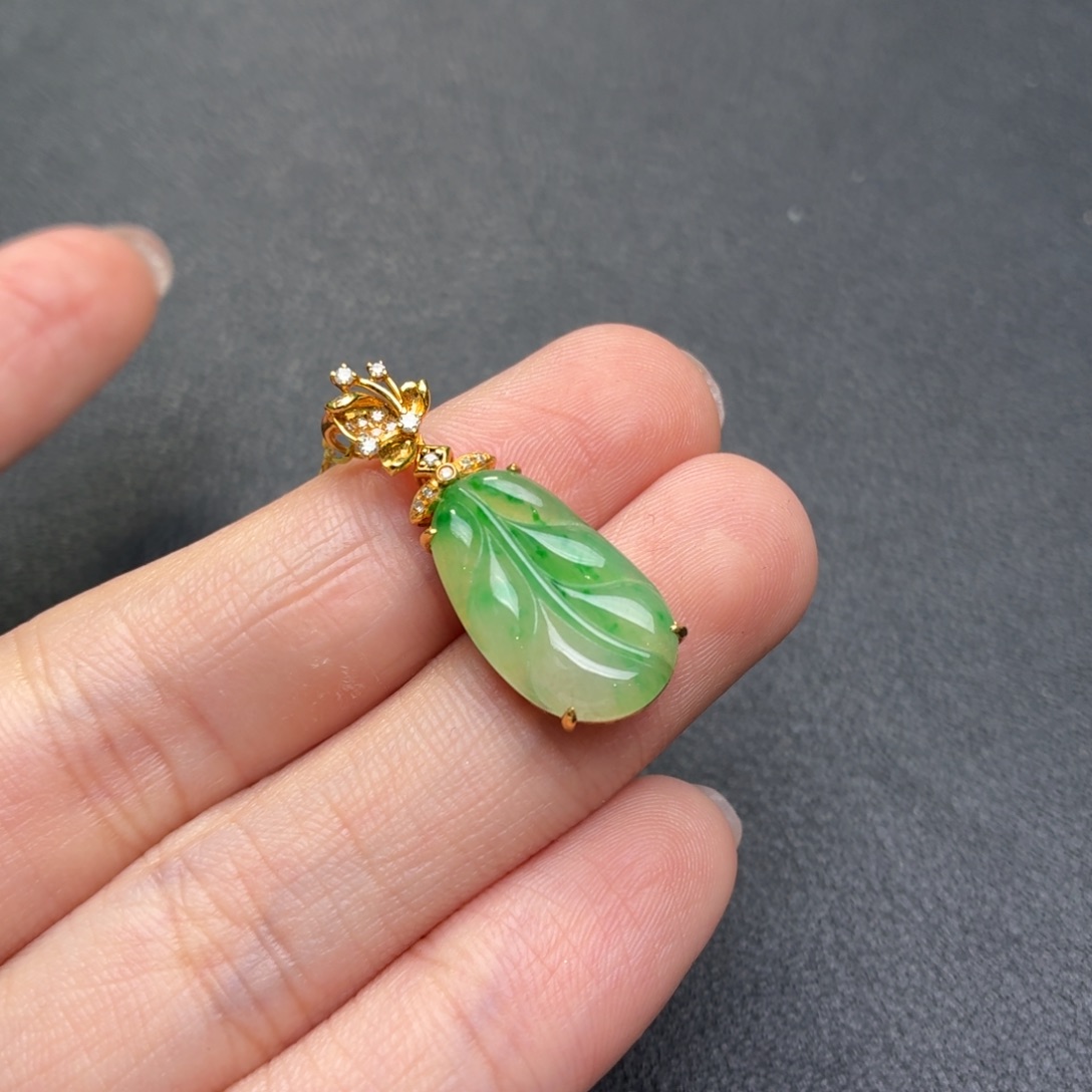 翡翠18K金镶嵌颈饰