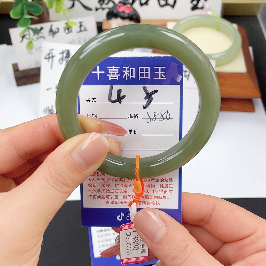 和田玉未镶嵌手镯