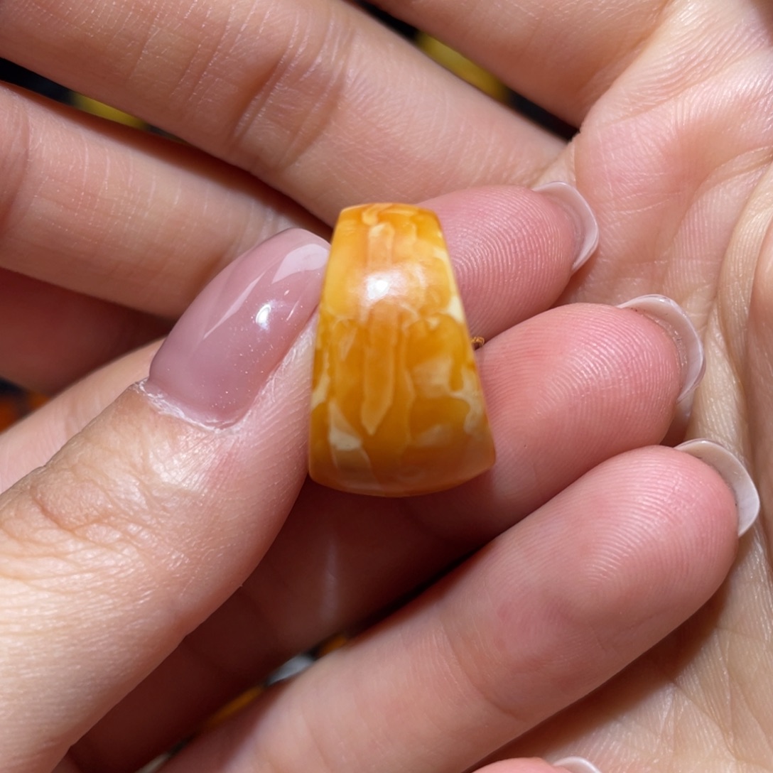 【闪购商品】琥珀裸石未镶嵌马蹄