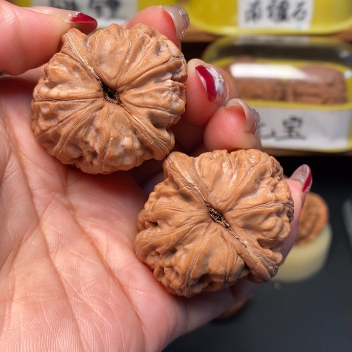 韩***莹吊坠文玩核桃41全品平谷元宝