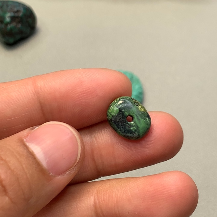 绿松石颈饰未镶嵌