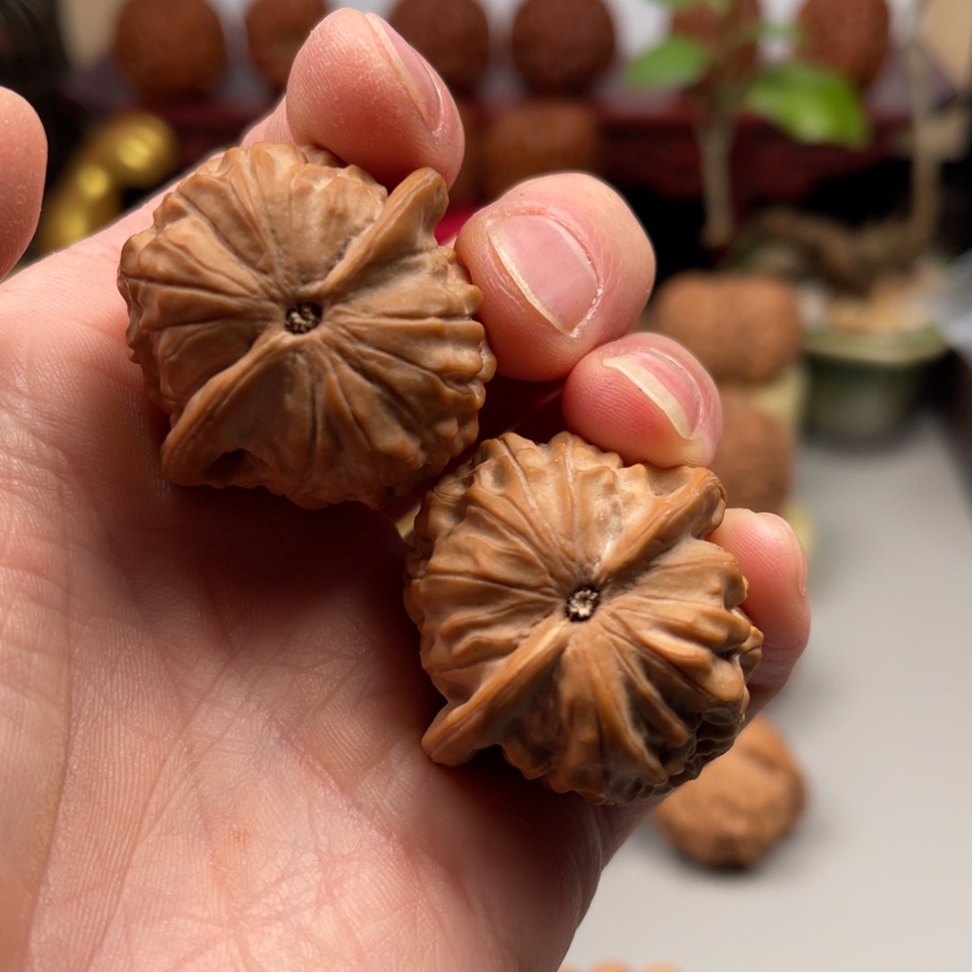 文玩核桃吊坠石门元宝