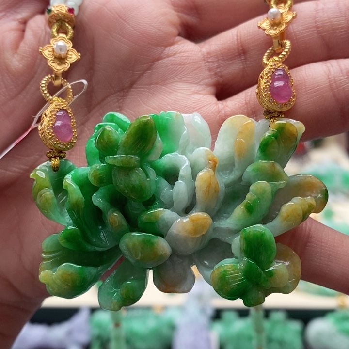 翡翠颈饰未镶嵌翡翠吊坠