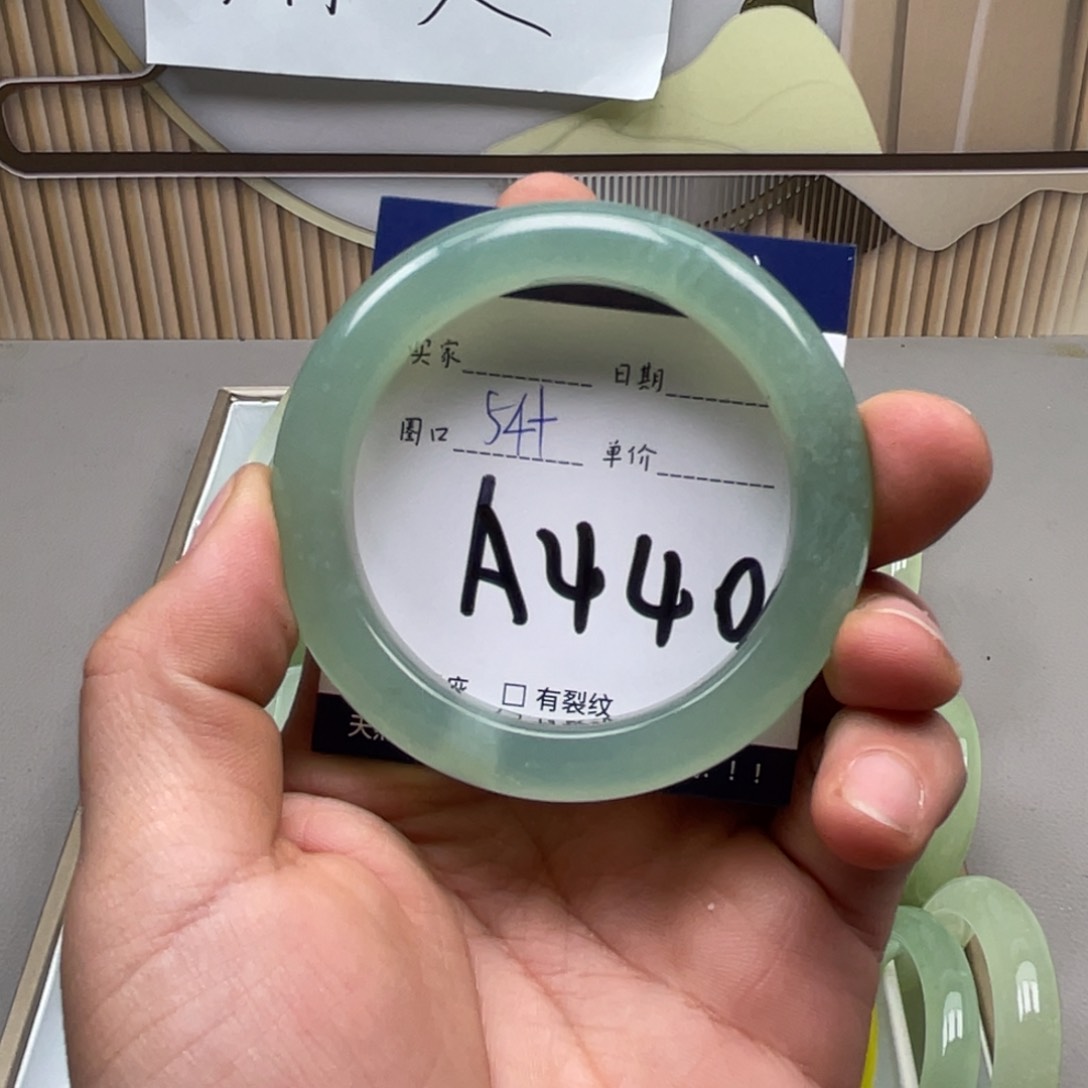 岫玉手镯手镯未镶嵌