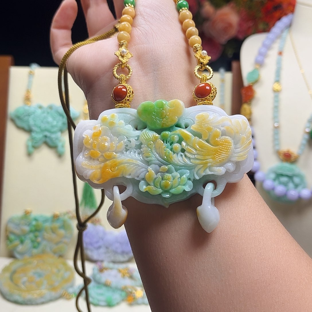 翡翠颈饰未镶嵌凤凰