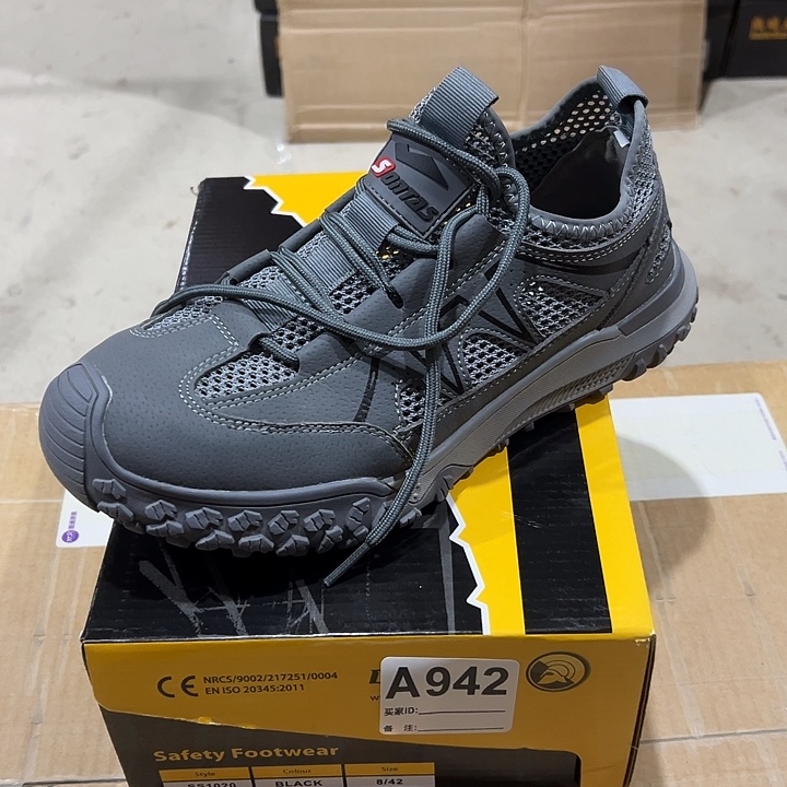 942号。41码防砸防刺劳保鞋。鞋底磨损介意勿拍
