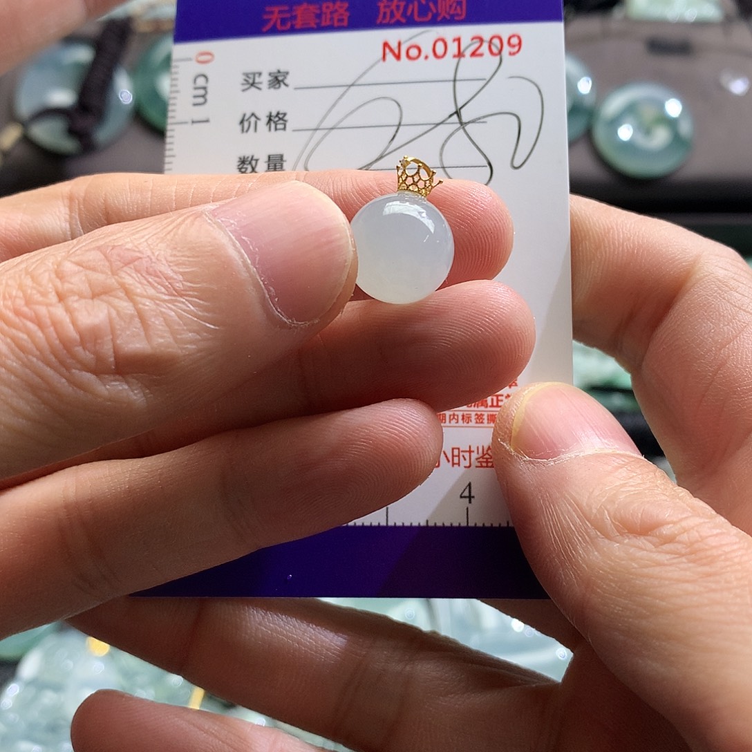 翡翠未镶嵌颈饰吊坠