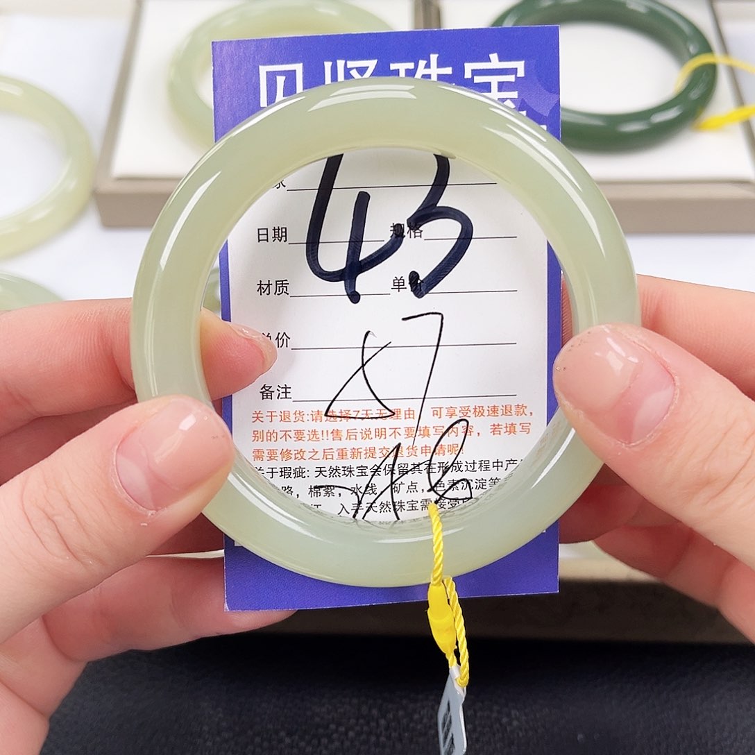 和田玉手镯未镶嵌