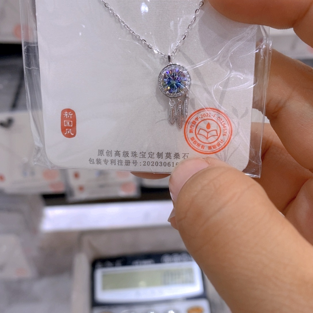 颈饰银S925镶嵌水晶未来