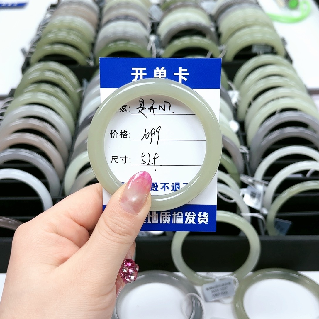 ****.和田玉未镶嵌手镯