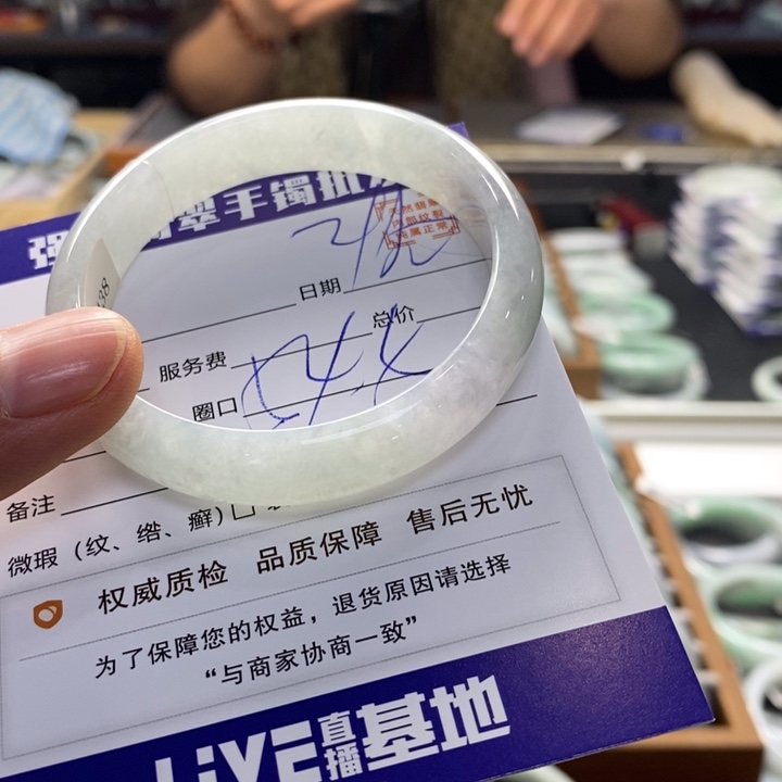 翡翠手镯未镶嵌翡翠手镯未镶嵌