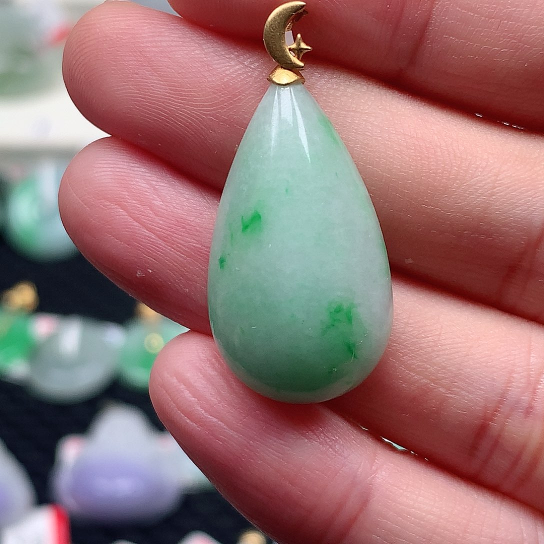 颈饰18K金镶嵌翡翠翡翠吊坠