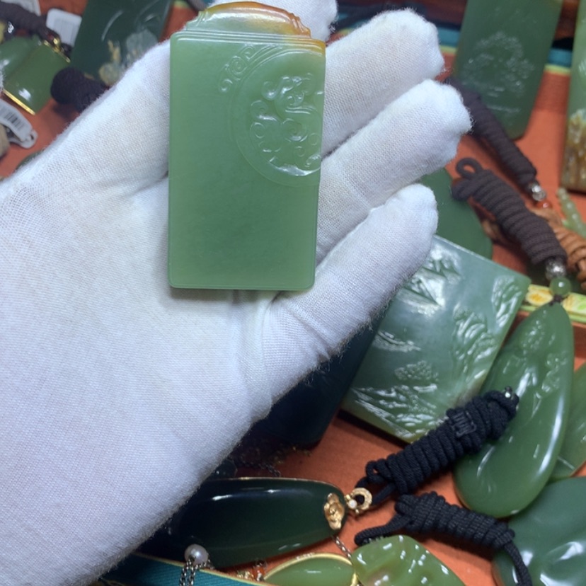 【闪购商品】岫岩河磨玉（透闪石质玉）颈饰未镶嵌