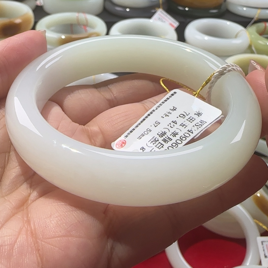 和田玉手镯未镶嵌