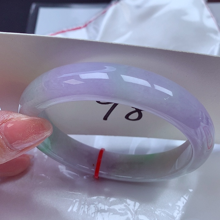 翡翠手镯未镶嵌翡翠