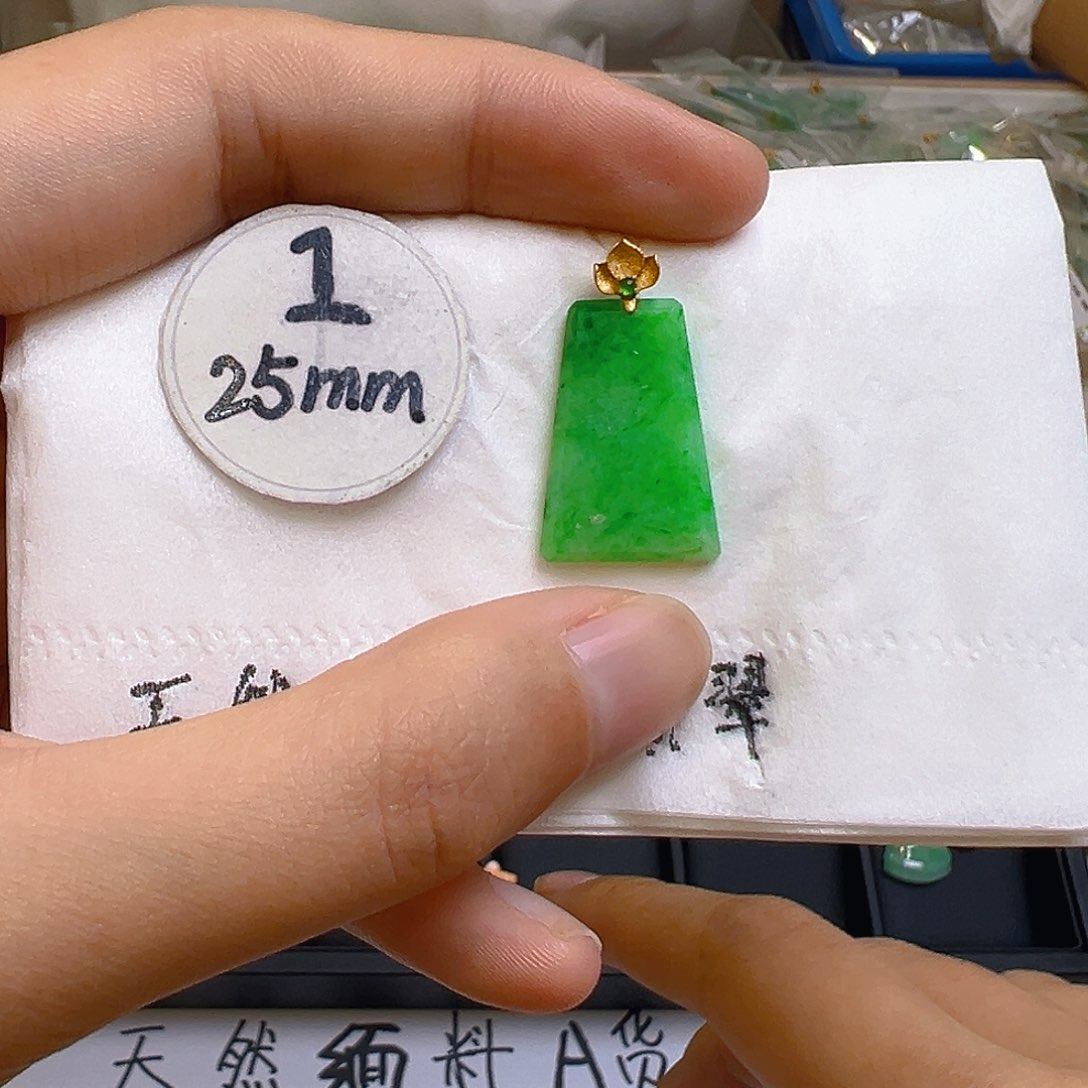 翡翠吊坠(不含链)18K金镶嵌翡翠