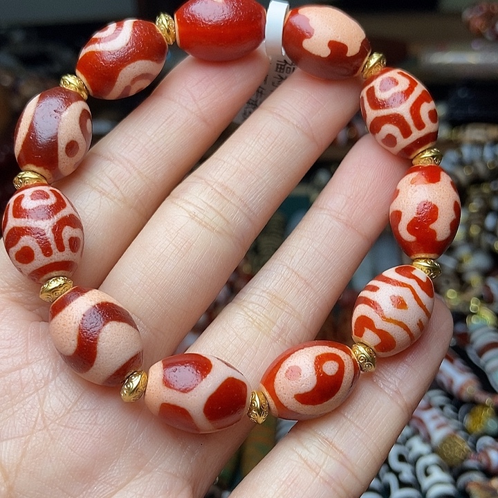 红肉多宝手串一条