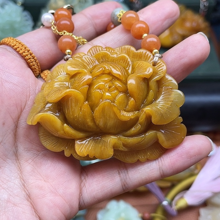 蛇纹石玉吊坠未镶嵌