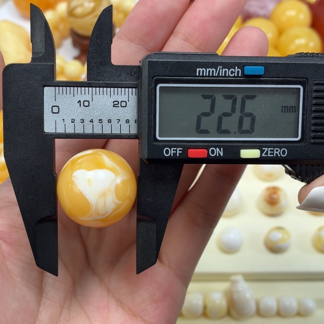 琥珀未镶嵌珠宝奇石焦皮浓橘底白花纹圆珠22.6mm
