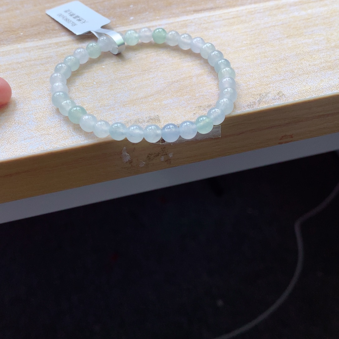 翡翠颈饰未镶嵌吊坠