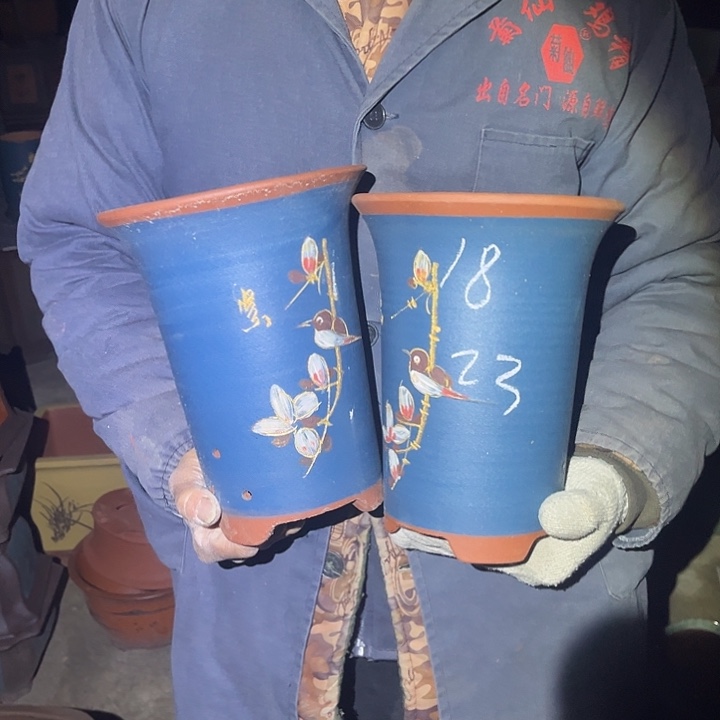 紫砂紫砂花盆和红砖花灯