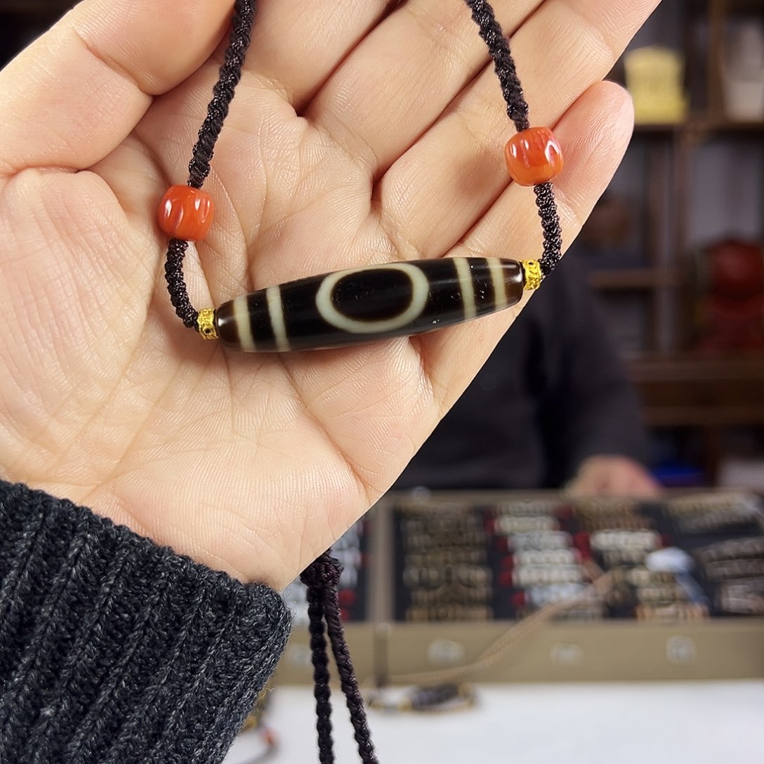 玛瑙/玉髓合金颈饰～张魁