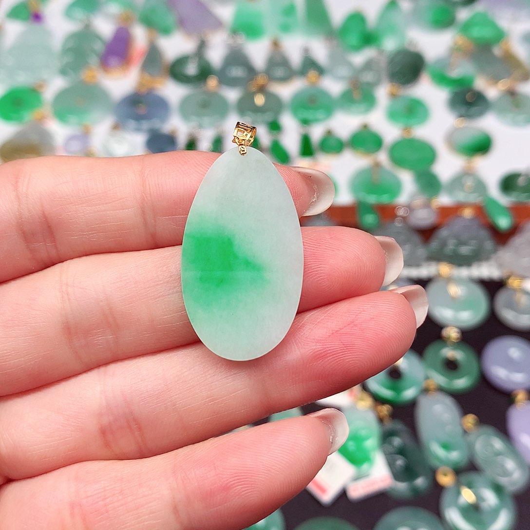 翡翠颈饰18K金镶嵌天然翡翠A货