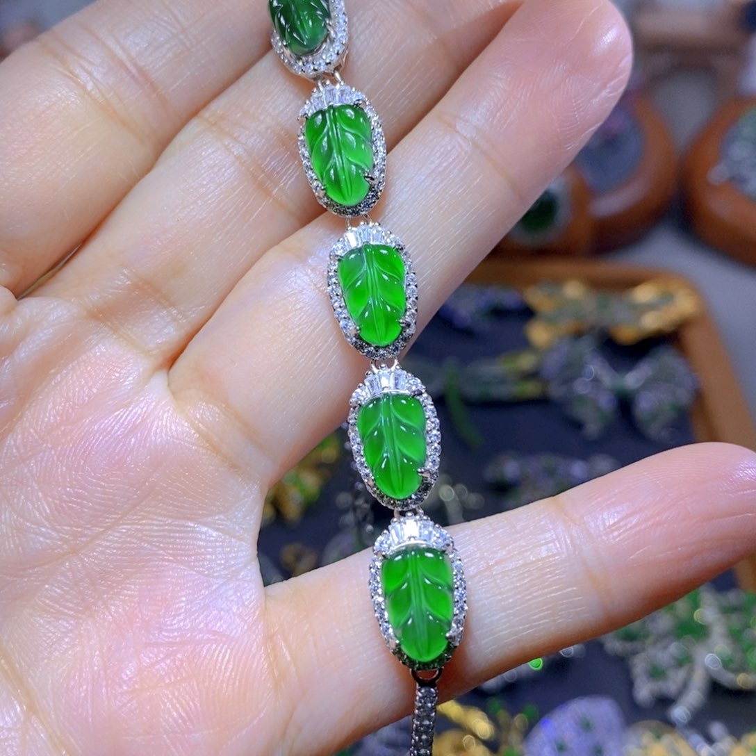 翡翠颈饰银S925镶嵌天然翡翠