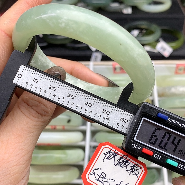 蛇纹石玉手镯未镶嵌871