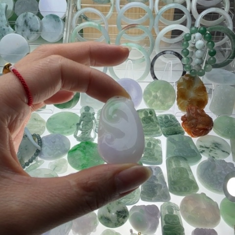 翡翠吊坠(赠链)未镶嵌飘花如意吊坠