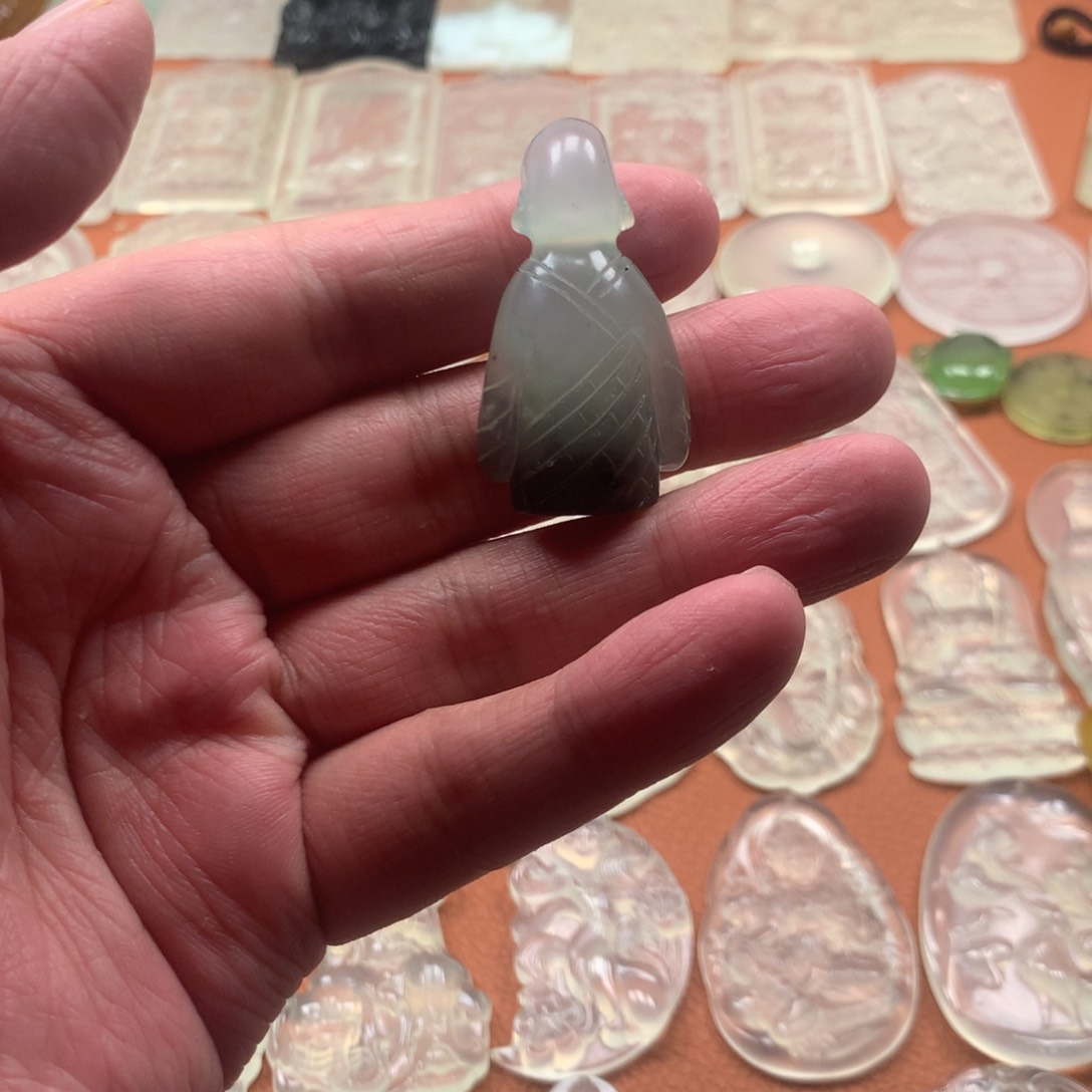 蛇纹石玉颈饰未镶嵌