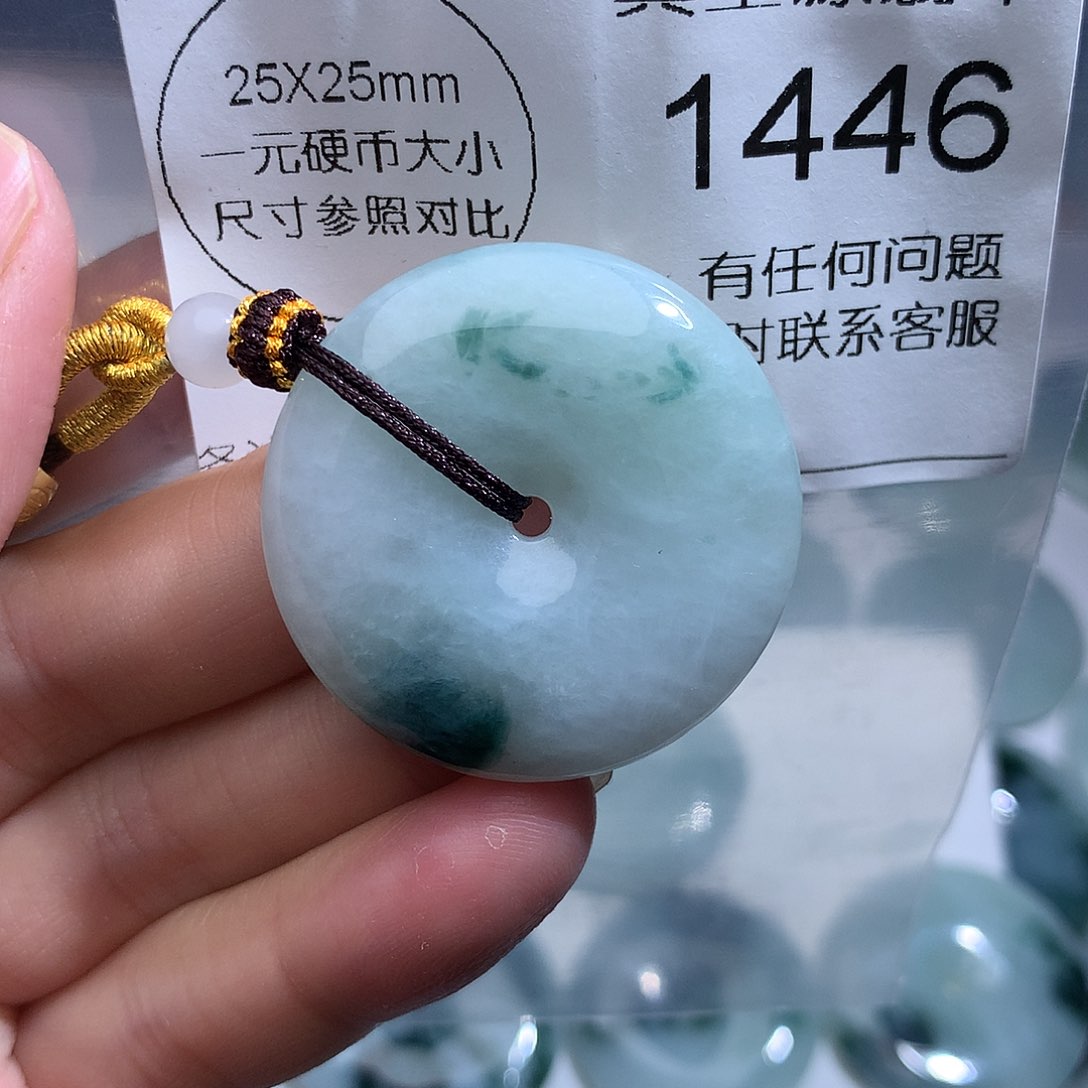 翡翠未镶嵌颈饰1446。