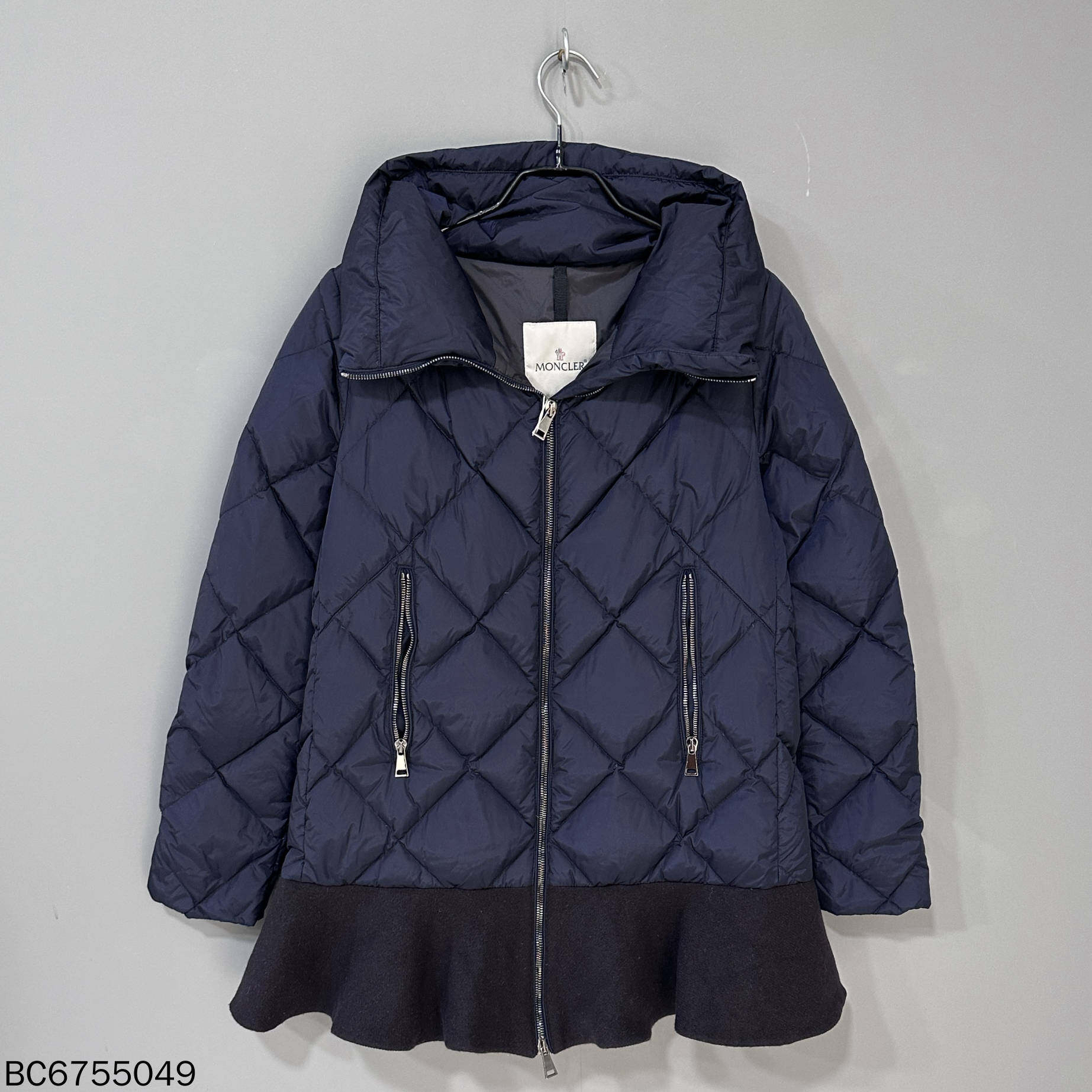 99新 MONCLER 菱格纹裙摆羽绒外套/0码/55049