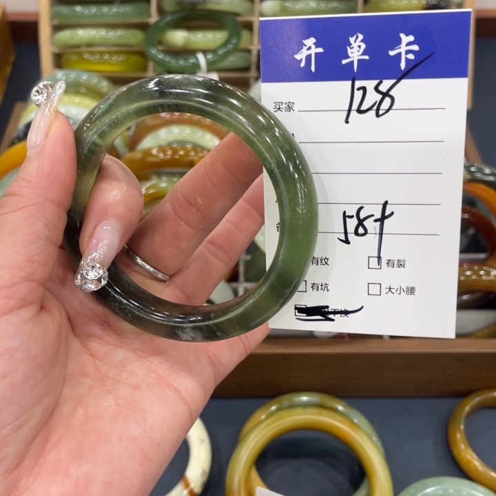 蛇纹石玉未镶嵌手镯