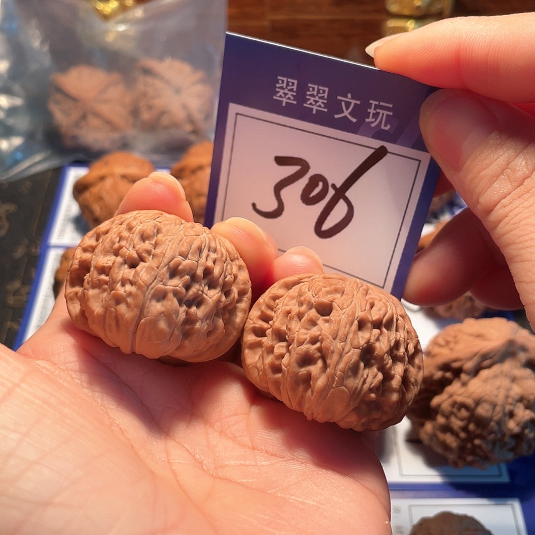 桃核把件306号全品白狮子3.7