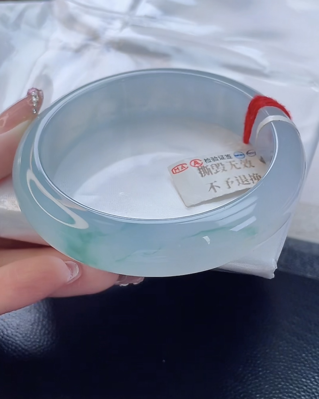 翡翠手镯未镶嵌翡翠