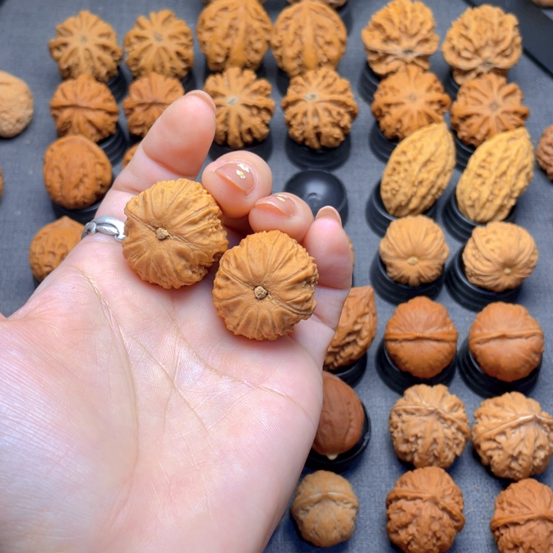 富****核桃文玩把件平底锅