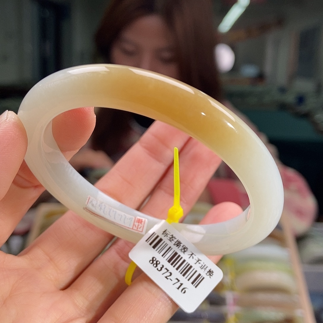 和田玉手镯未镶嵌53 54糖白