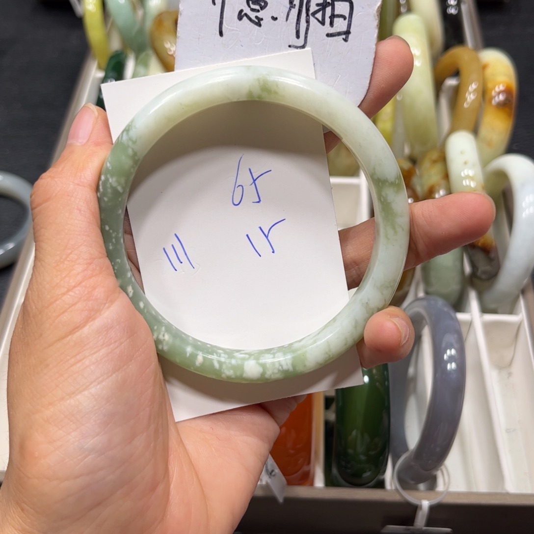 未镶嵌蛇纹石玉手镯