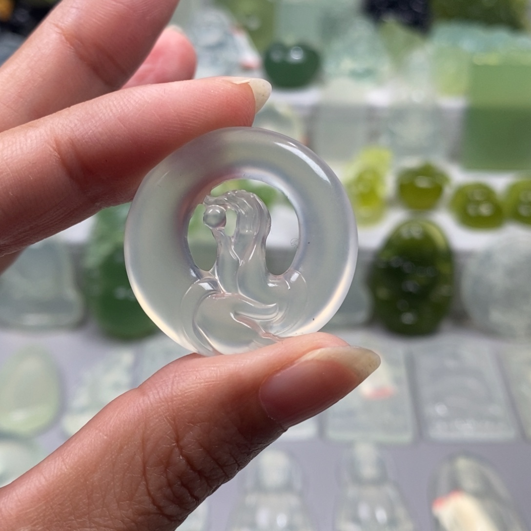 a***！蛇纹石玉未镶嵌颈饰