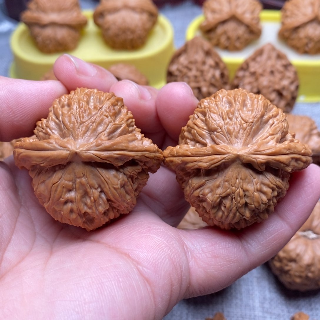 文玩核桃把件44全品大白狮子精配