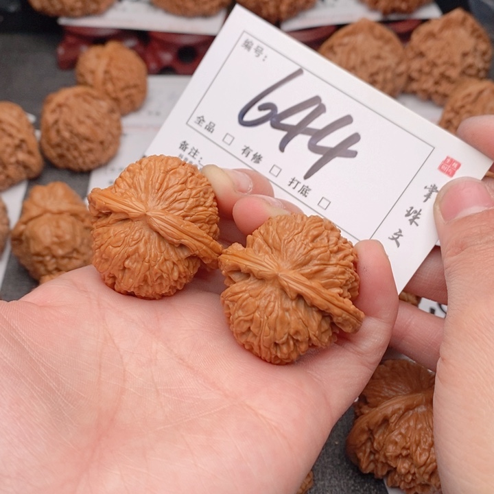 文玩核桃吊坠38白狮子644