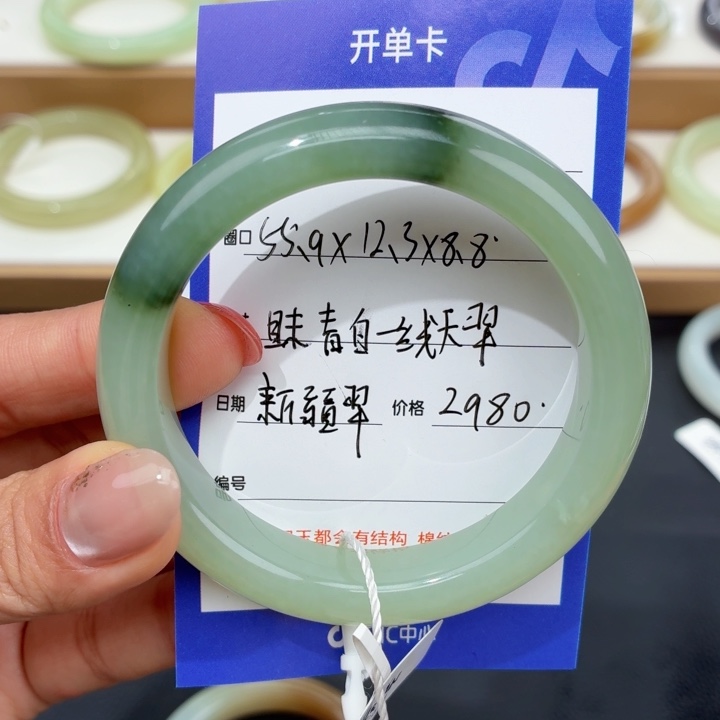 五***儿和田玉未镶嵌手镯