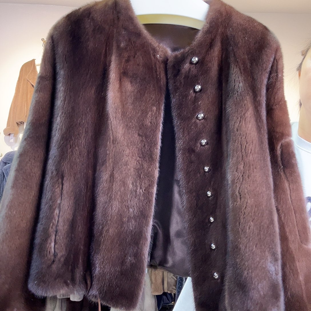 湘***缘皮草外套搭配黑色