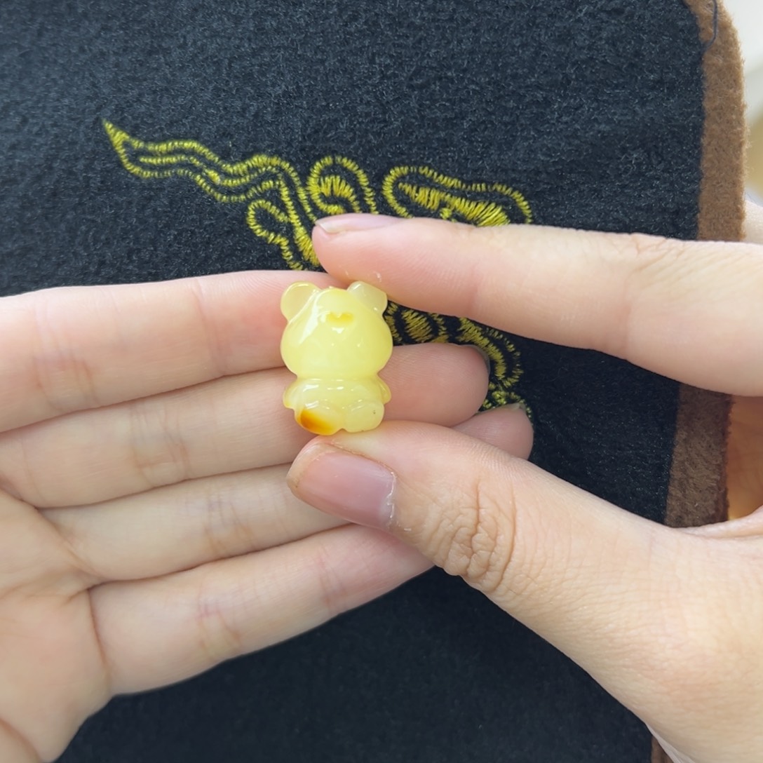 未镶嵌琥珀珠宝奇石