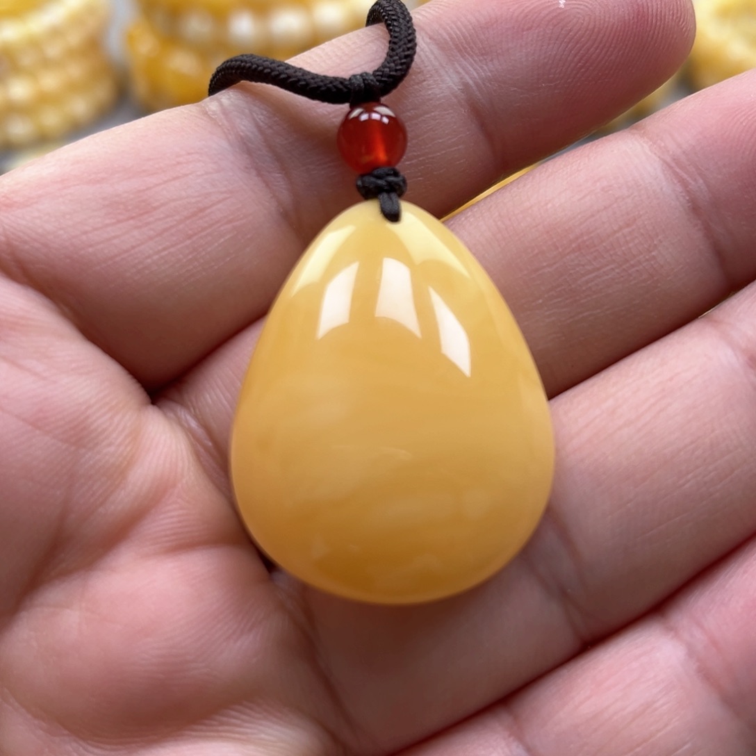 未镶嵌颈饰琥珀吊坠