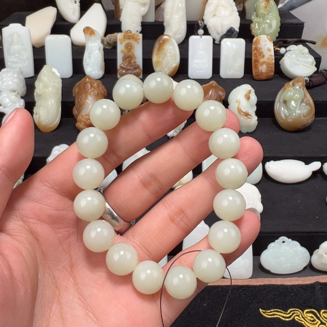 和田玉颈饰未镶嵌