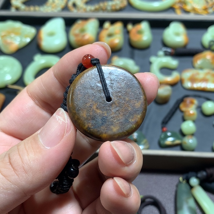 岫岩河磨玉（透闪石质玉）未镶嵌颈饰