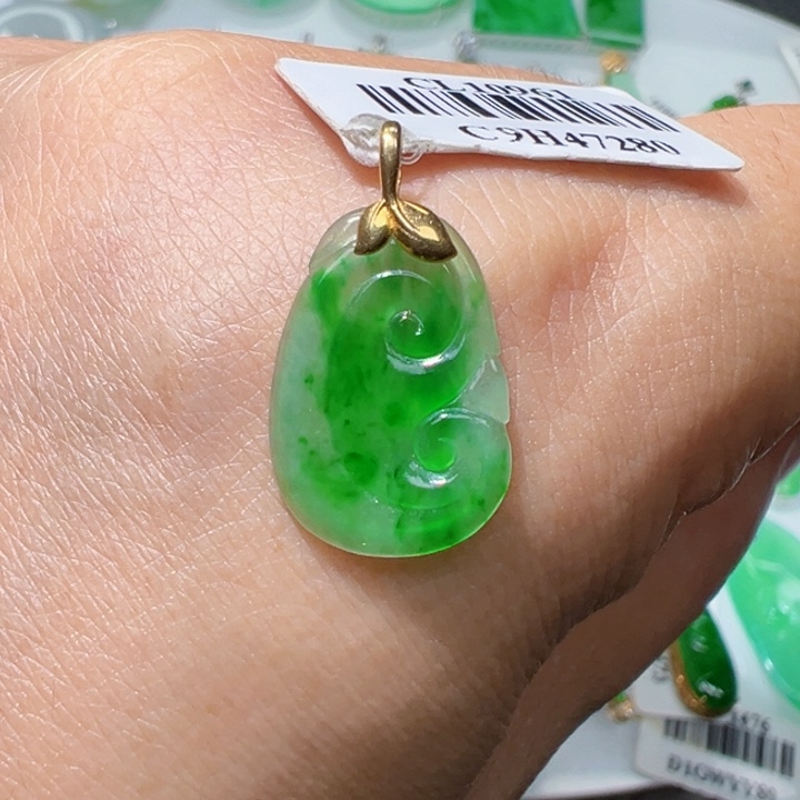 18K金镶嵌挂件翡翠